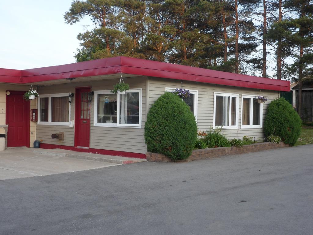 The Silver Birch Motel Годерич Екстериор снимка