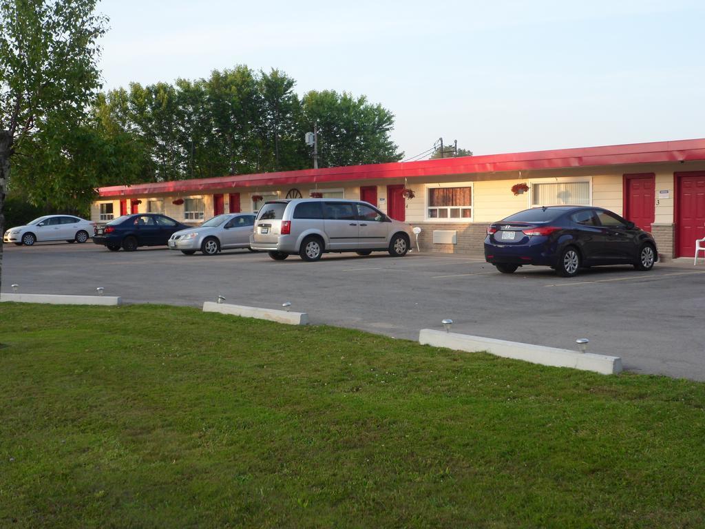 The Silver Birch Motel Годерич Екстериор снимка