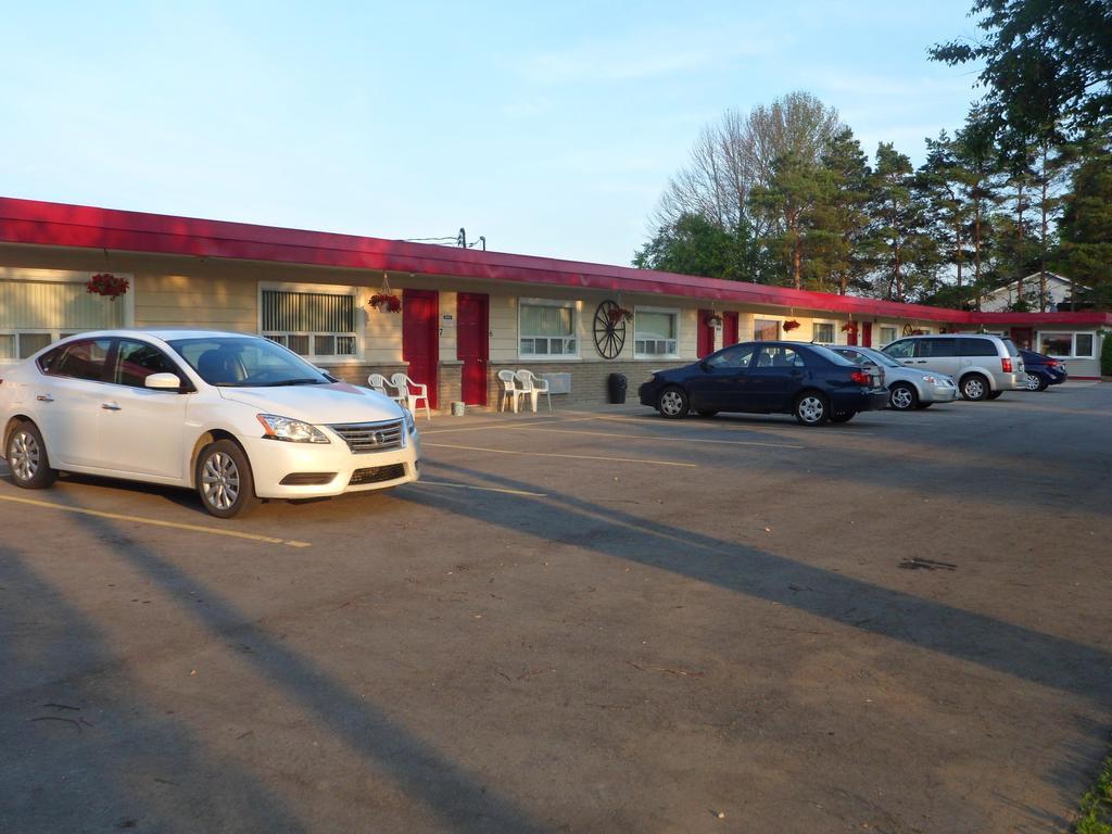 The Silver Birch Motel Годерич Екстериор снимка