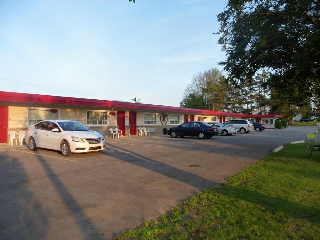 The Silver Birch Motel Годерич Екстериор снимка