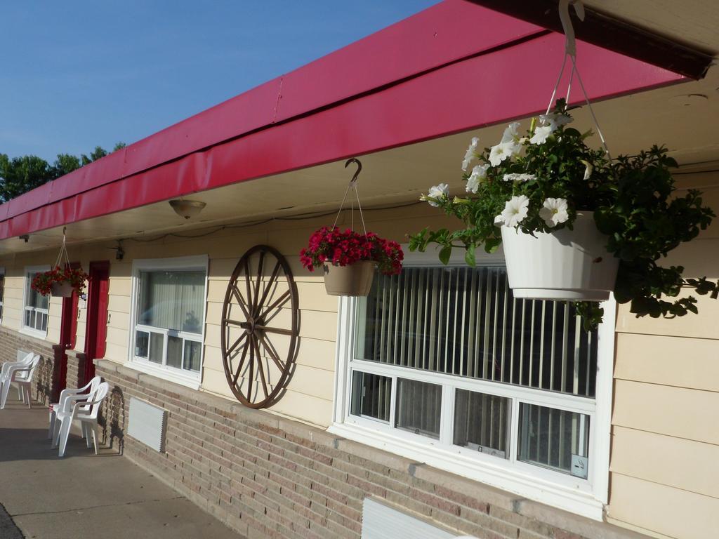 The Silver Birch Motel Годерич Екстериор снимка