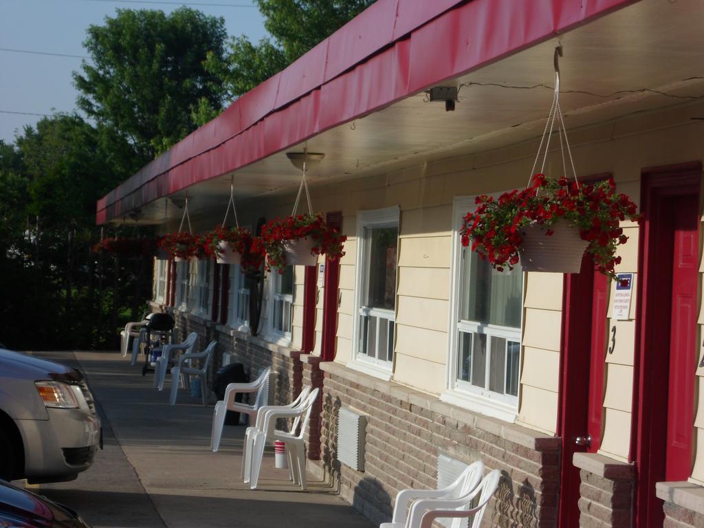 The Silver Birch Motel Годерич Екстериор снимка