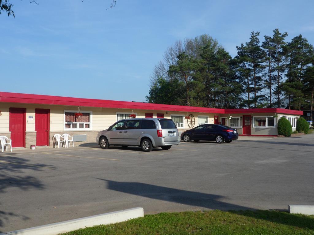 The Silver Birch Motel Годерич Екстериор снимка