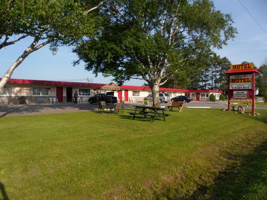 The Silver Birch Motel Годерич Екстериор снимка