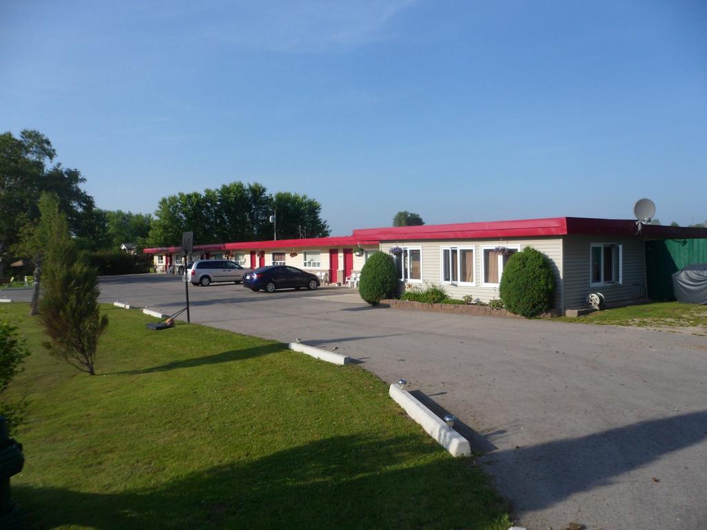 The Silver Birch Motel Годерич Екстериор снимка