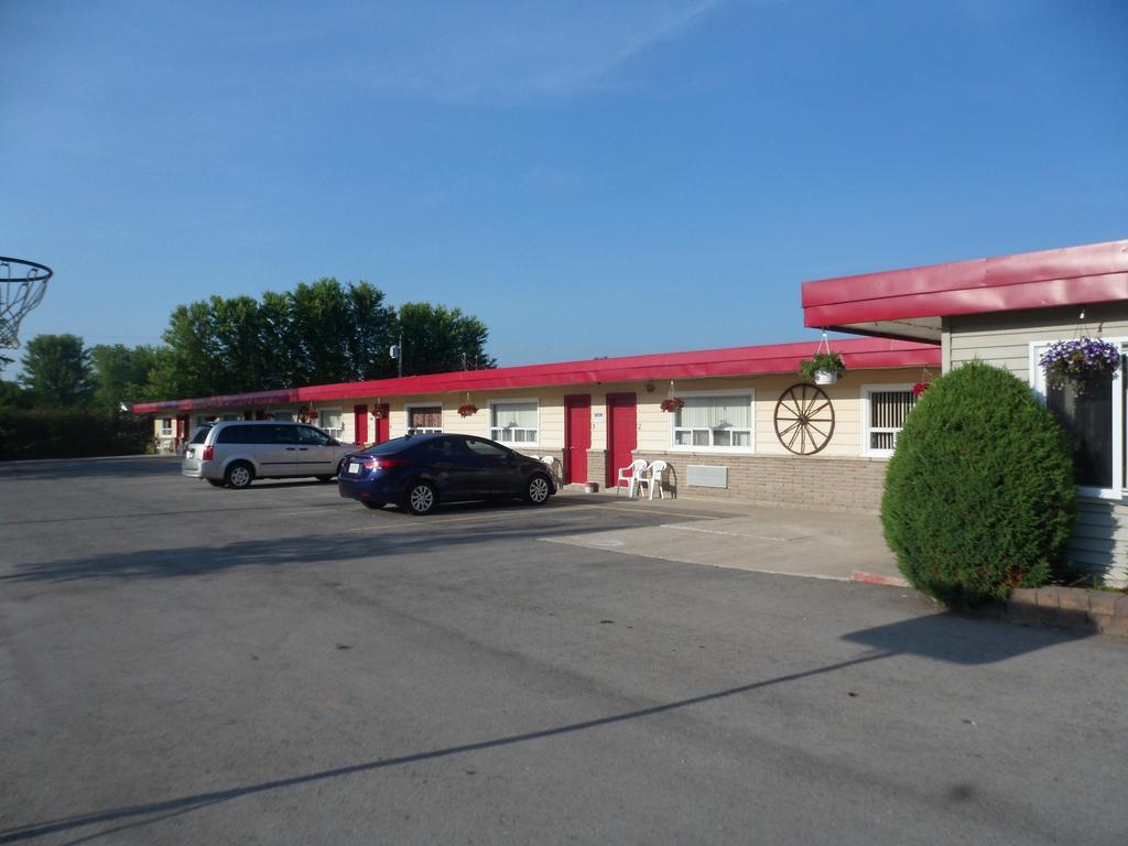 The Silver Birch Motel Годерич Екстериор снимка