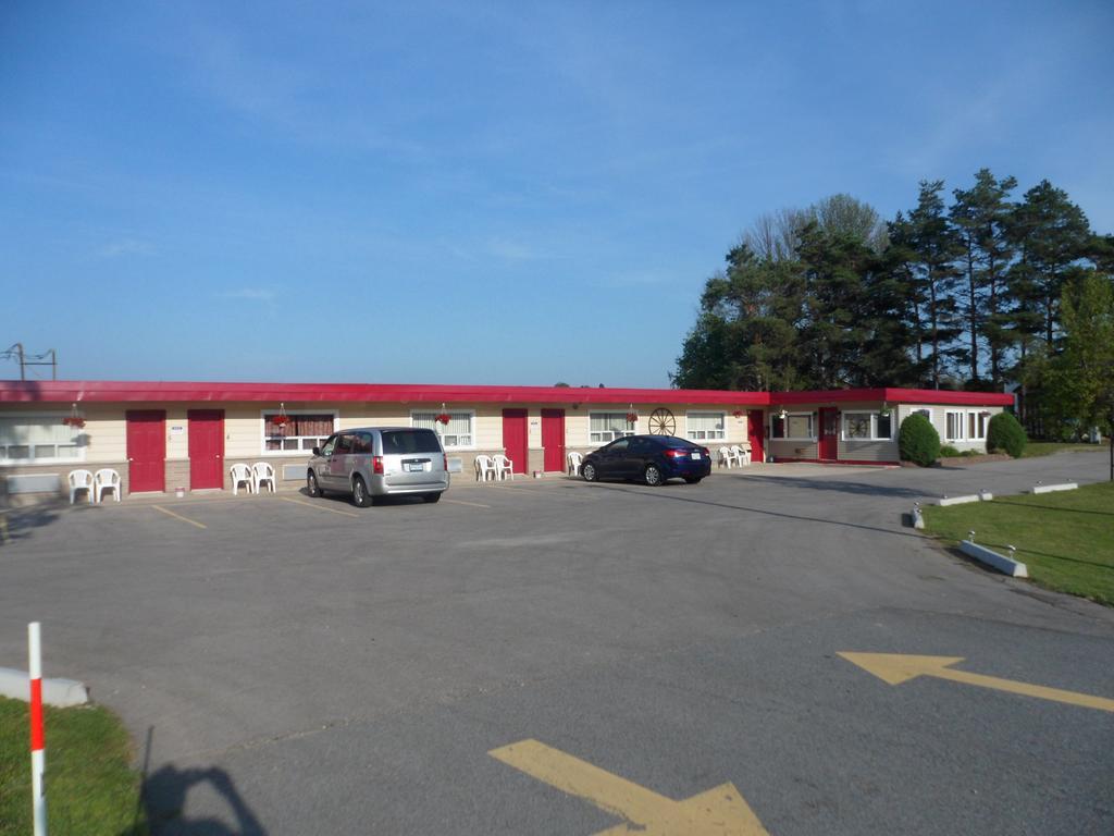 The Silver Birch Motel Годерич Екстериор снимка