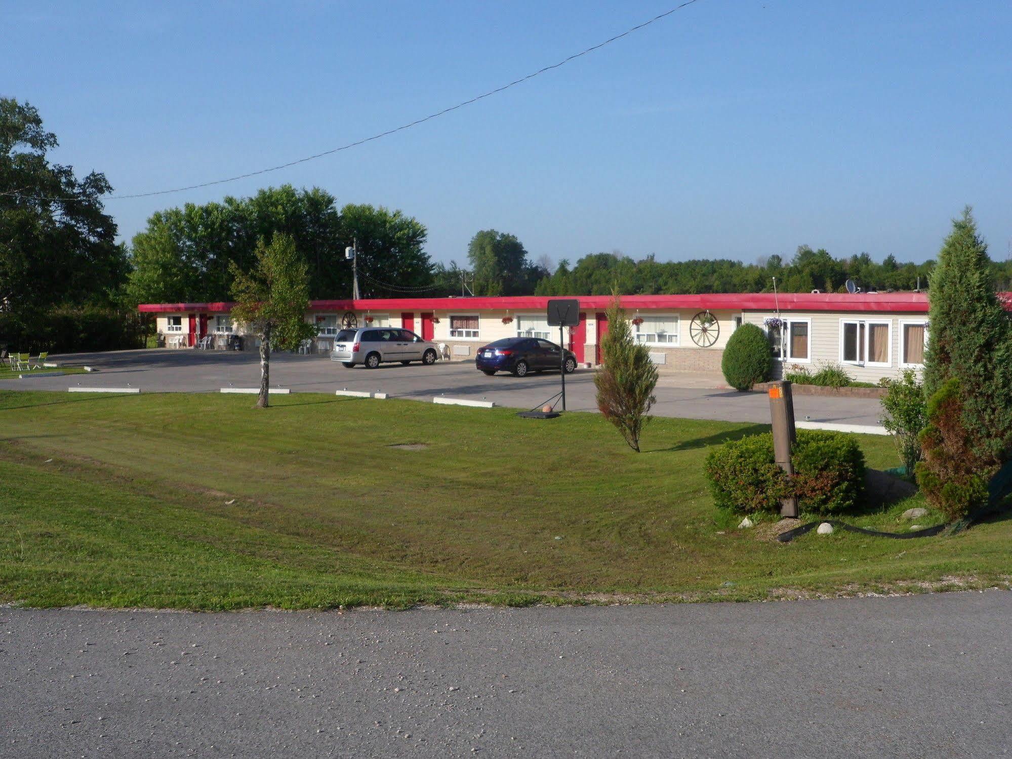 The Silver Birch Motel Годерич Екстериор снимка