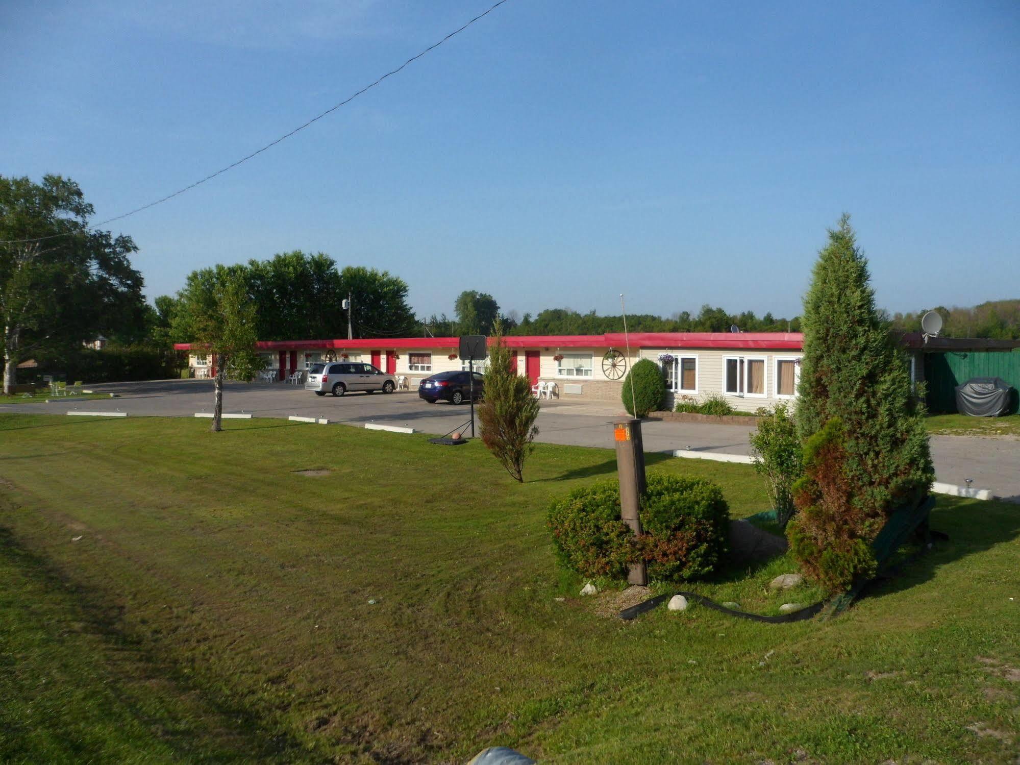 The Silver Birch Motel Годерич Екстериор снимка